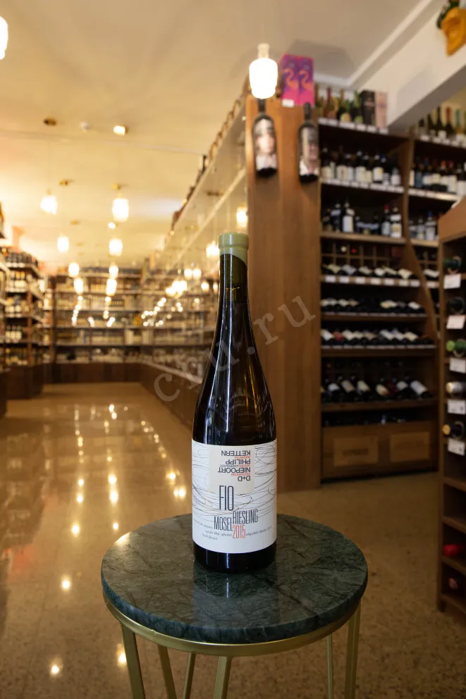 В магазине Крю Профи Fio Riesling Qualitatswein 2015 0.75 л