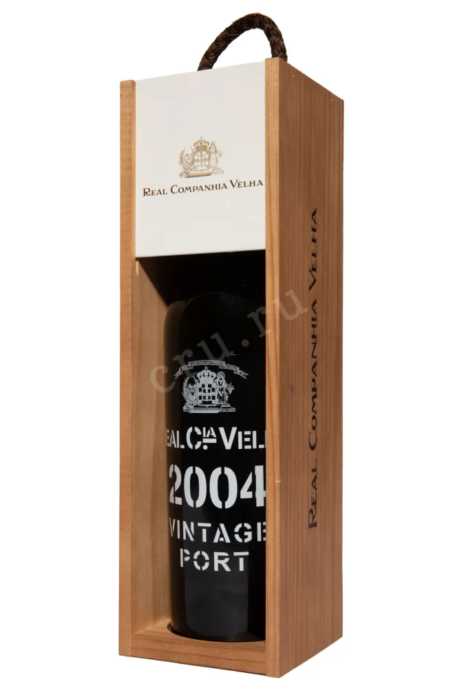 В деревянной коробке Real Companhia Velha Vintage Port in wooden box 2004 0.75 л