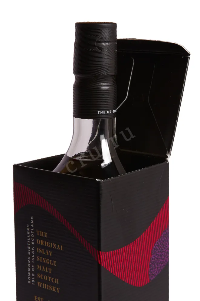 В подарочной коробке Bowmore Ruby Cask Finish 16 years in gift box 0.7 л