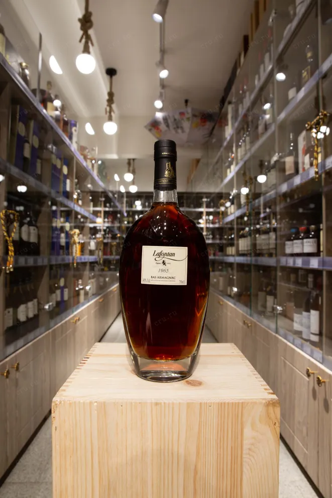 В магазине Крю Профи Lafontan 1965 0.7 л