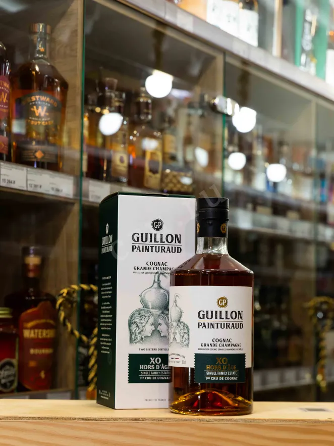 В магазине Крю Профи Guillon Painturaud XO Hors dAge 1er Cru de Cognac in gift box 0.7 л
