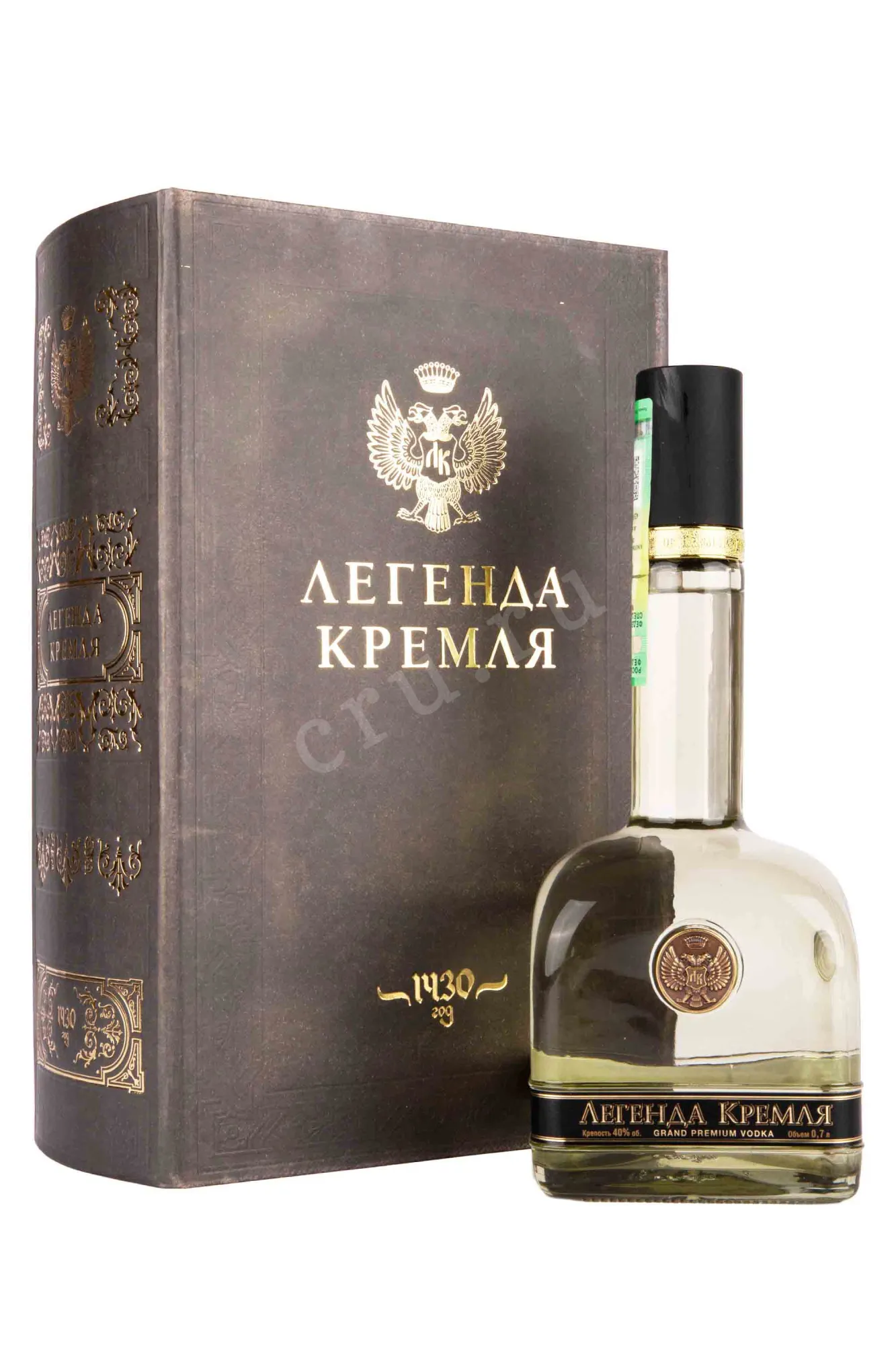 Фото — Водка Легенда Кремля Книга в подарочной упаковке  0.7 л