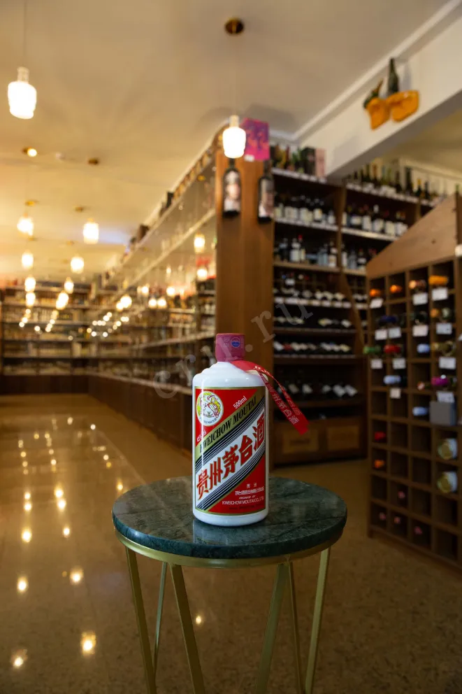 В магазине Крю Профи Kweichow Moutai gift box + 2 glasses 0.5 л