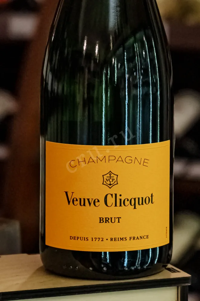В магазине Крю Профи Veuve Clicquot Ponsardin in gift box 2020 1.5 л