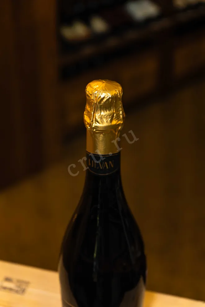 Пробка Ijevan White Brut 2024 0.75 л