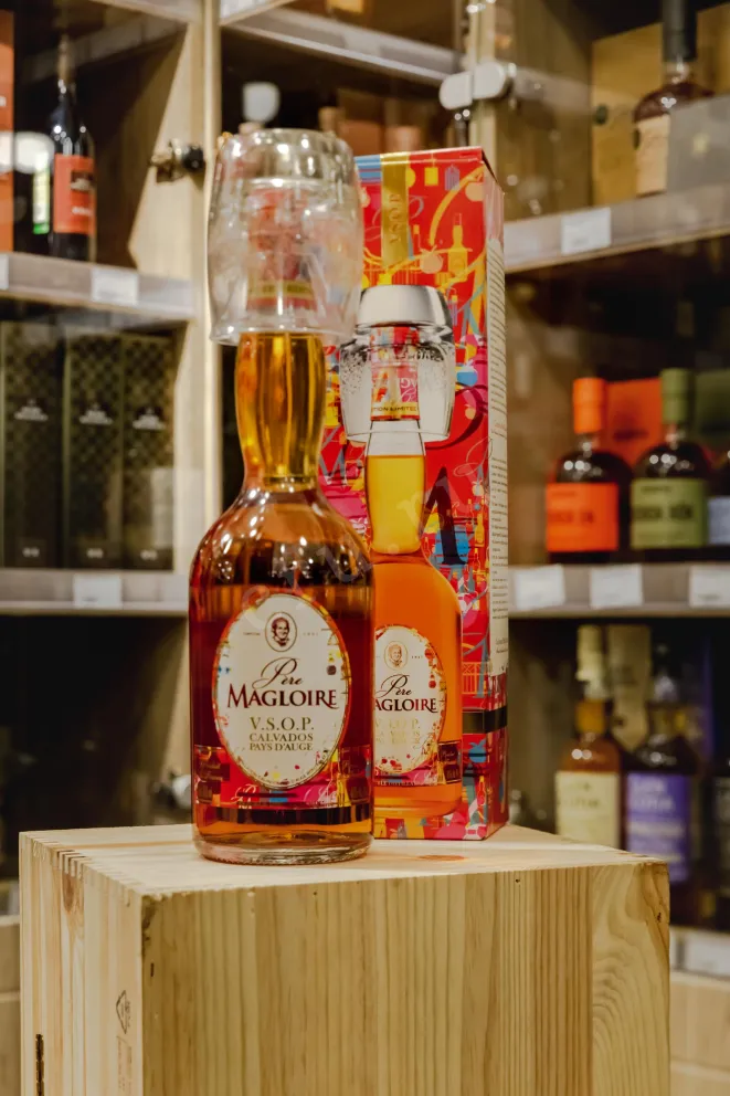 В магазине Крю Профи Pere Magloire Calvados VSOP gift box with glass 0.7 л