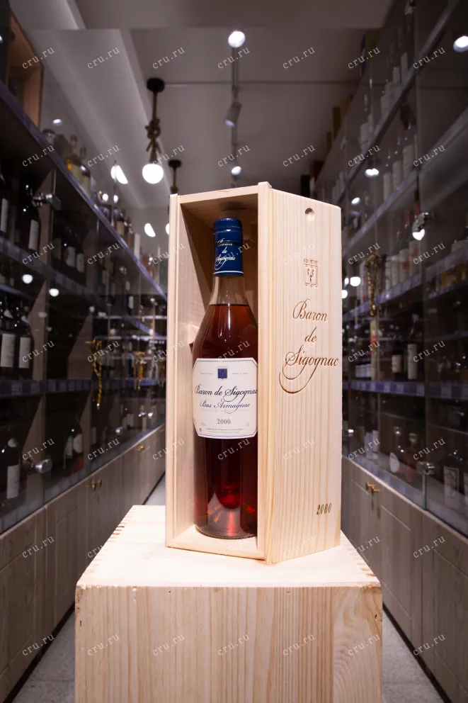 В магазине Крю Профи Baron de Sigognac wooden box 2000 0.7 л