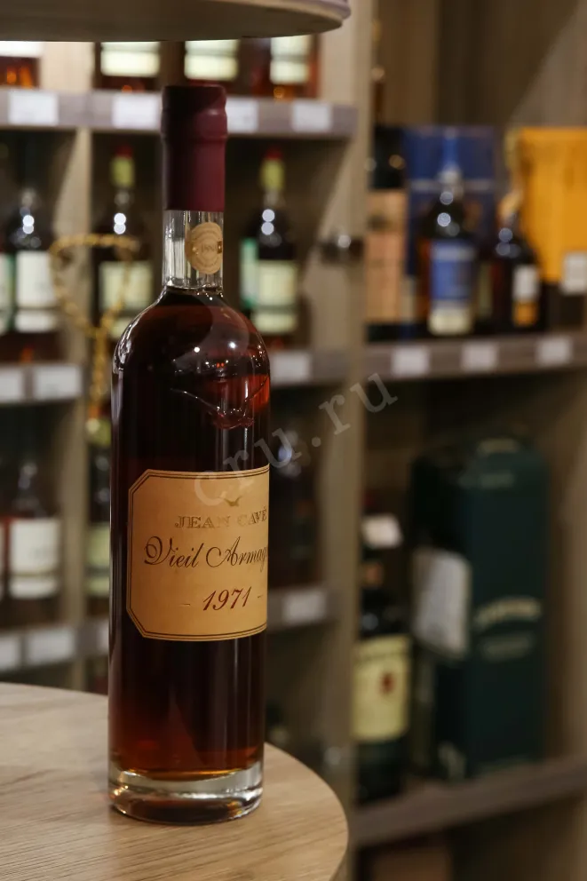 В магазине Крю Профи Jean Cave Vieil Armagnac AOC wooden box 1971 0.7 л