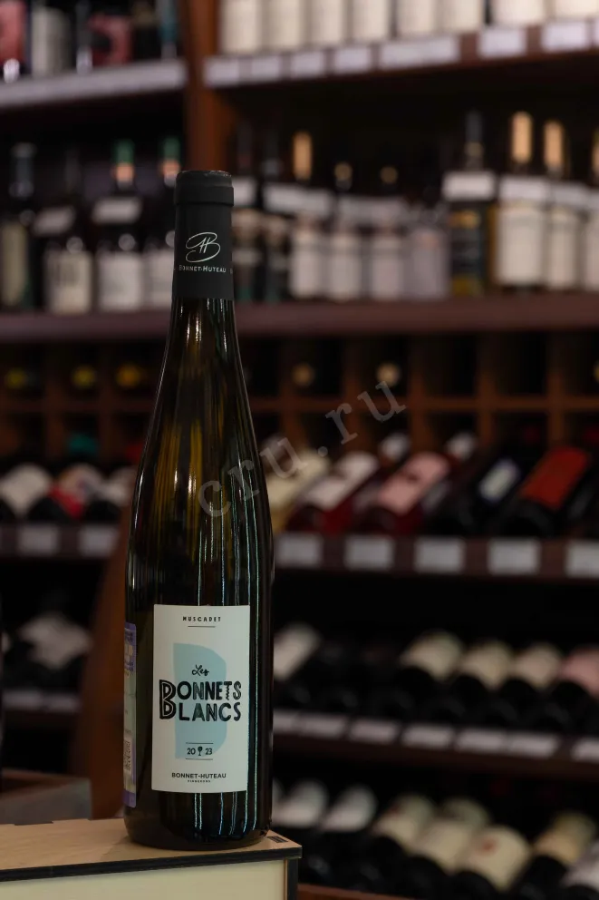 В магазине Крю Профи Bonnet-Huteau Les Bonnets Blancs Muscadet Sèvre et Maine sur Lie AOC 2023 0.75 л