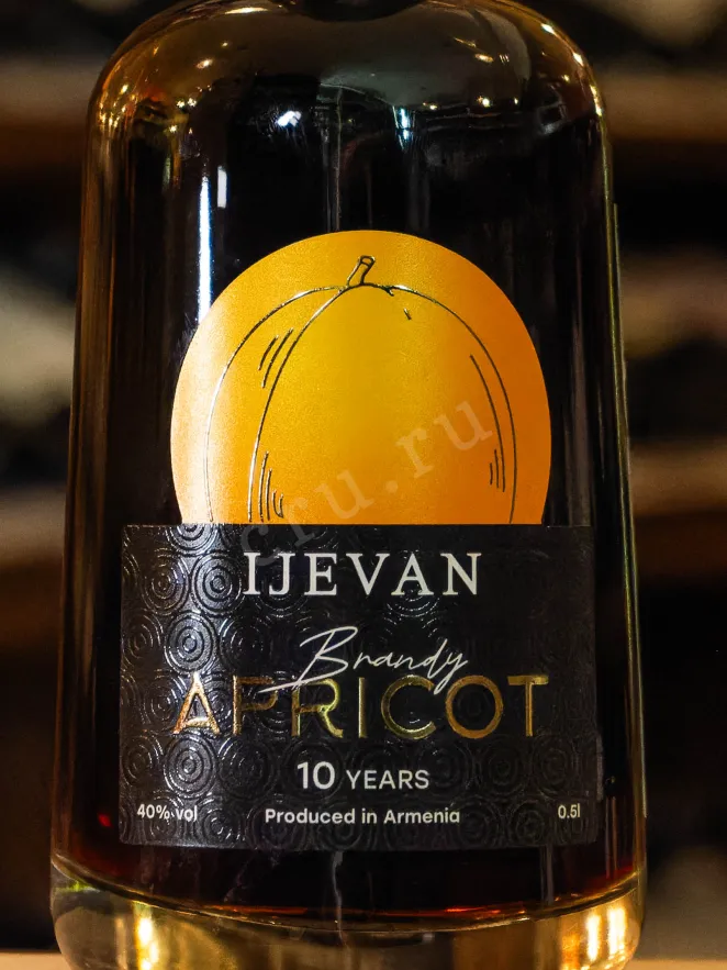 В магазине Крю Профи Ijevan Apricot 10 years with gift box 0.5 л