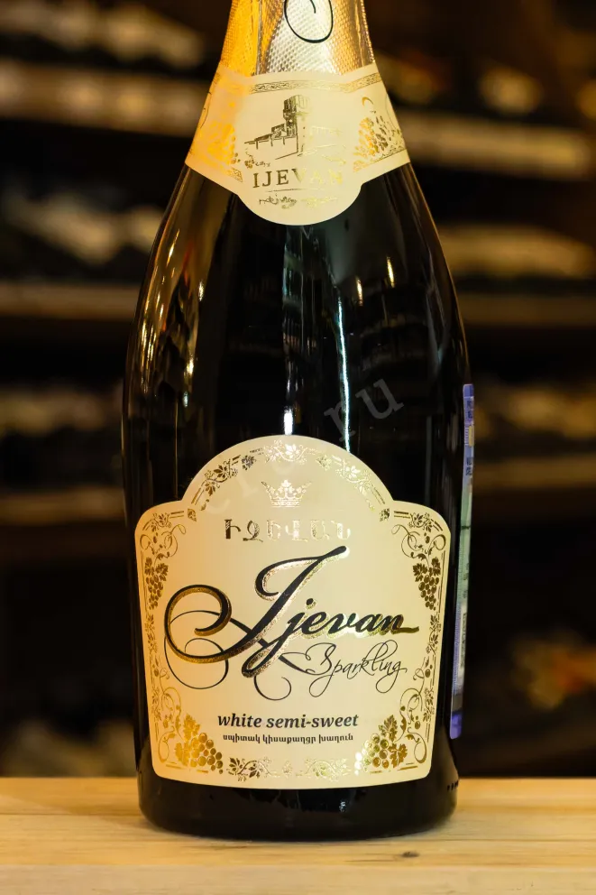 В магазине Крю Профи Ijevan white semi-sweet 2024 0.75 л