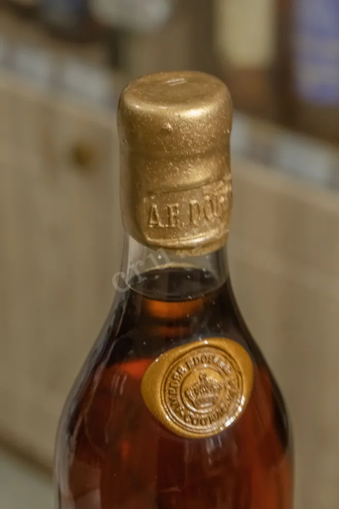 Пробка A.E. Dor №7 in wooden box 1984 0.7 л