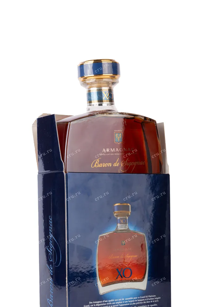 В подарочной коробке Armagnac Baron de Sigognac XO Platinum gift box 2000 0.7 л
