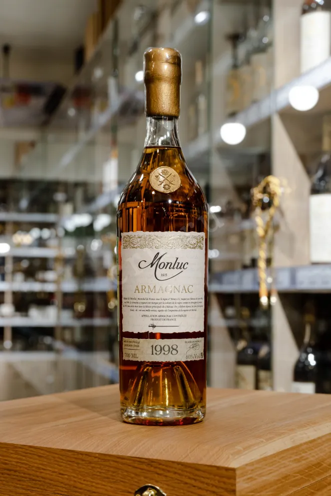 В магазине Крю Профи Monluc 1998 0.7 л