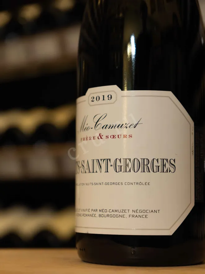 В магазине Крю Профи Domaine Meo-Camuzet Frere & Soeurs Nuits-Saint-Georges AOC 2019 0.75 л