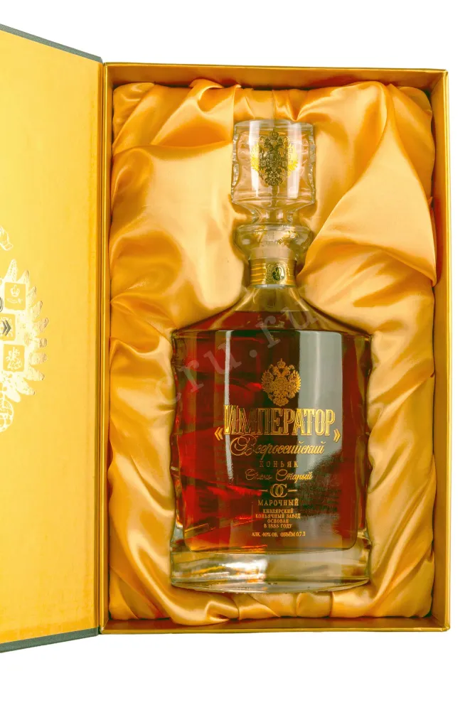 Коньяк Император Всероссийский 30 лет ОС в подарочной упаковке   0.7 л