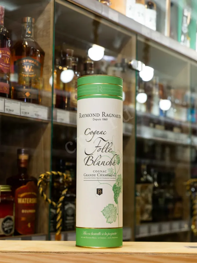 В магазине Крю Профи Raymond Ragnaud Grande Champagne Folle Blanche Millesime in tube 2005 0.7 л