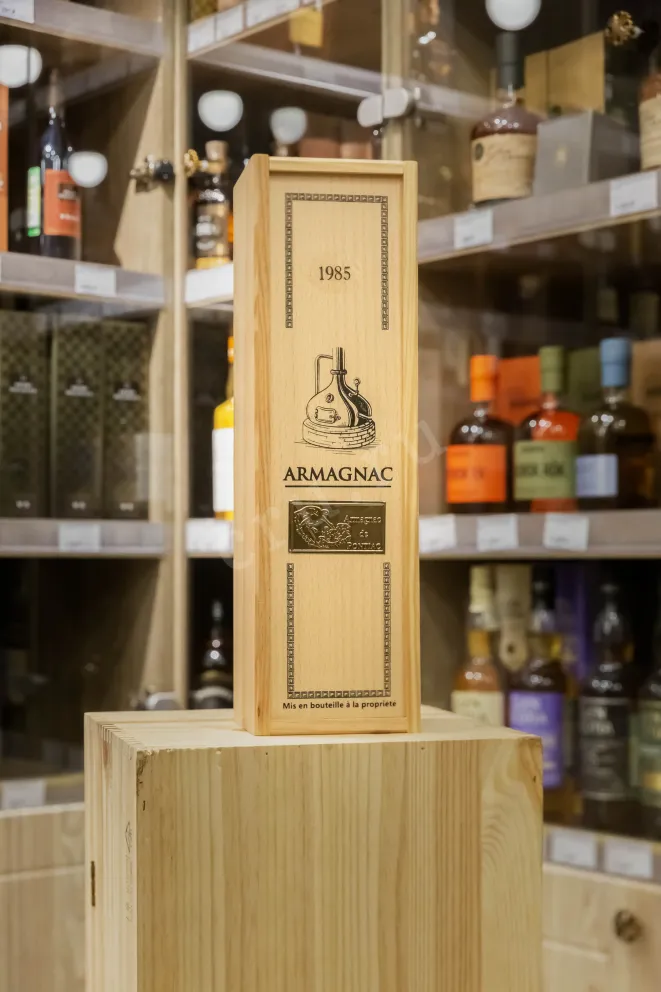 В магазине Крю Профи De Pontiac Bas-Armagnac in wooden box 1985 0.7 л