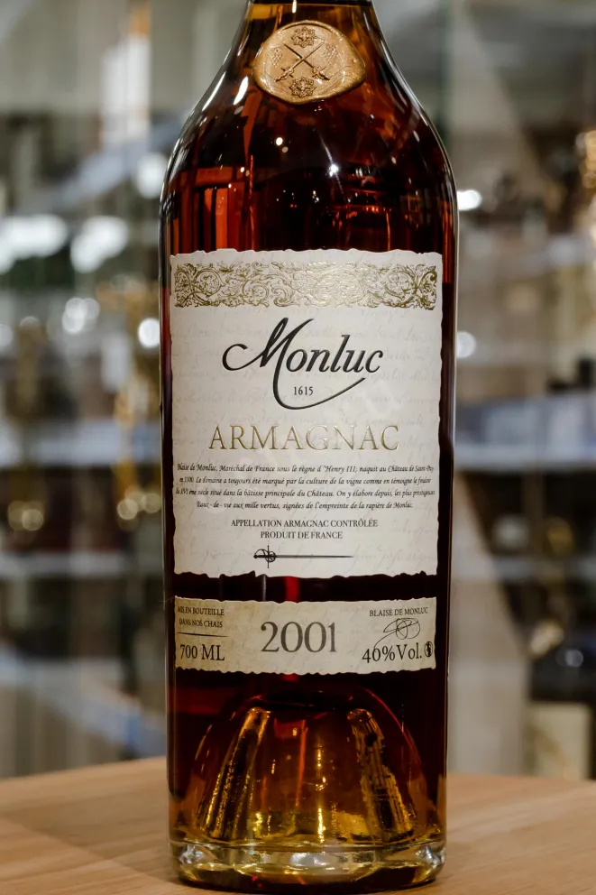 В магазине Крю Профи Monluc 2001 0.7 л