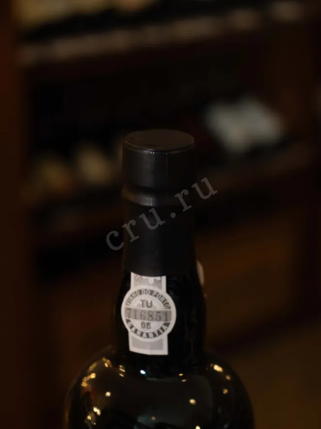 Пробка Real Companhia Velha Vintage Port in wooden box 2004 0.75 л