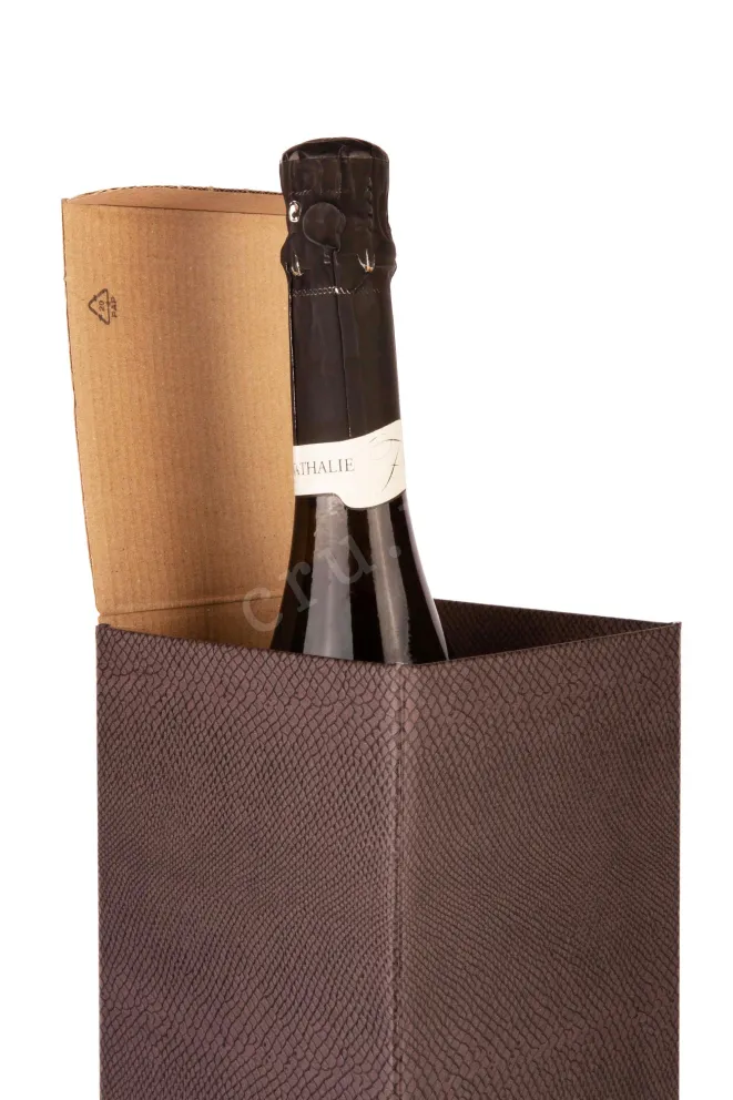 В подарочной коробке Nathalie Falmet Cuvee Le Val Cornet gift box 2014 1.5 л