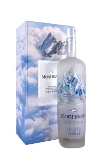 Водка Монблан в подарочной упаковке + 2 стопки   1 л