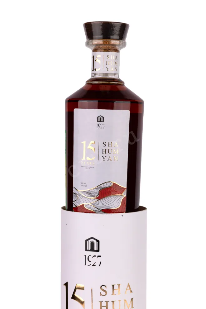 В подарочной коробке Shahumyan Level 15 years old in tube 0.5 л