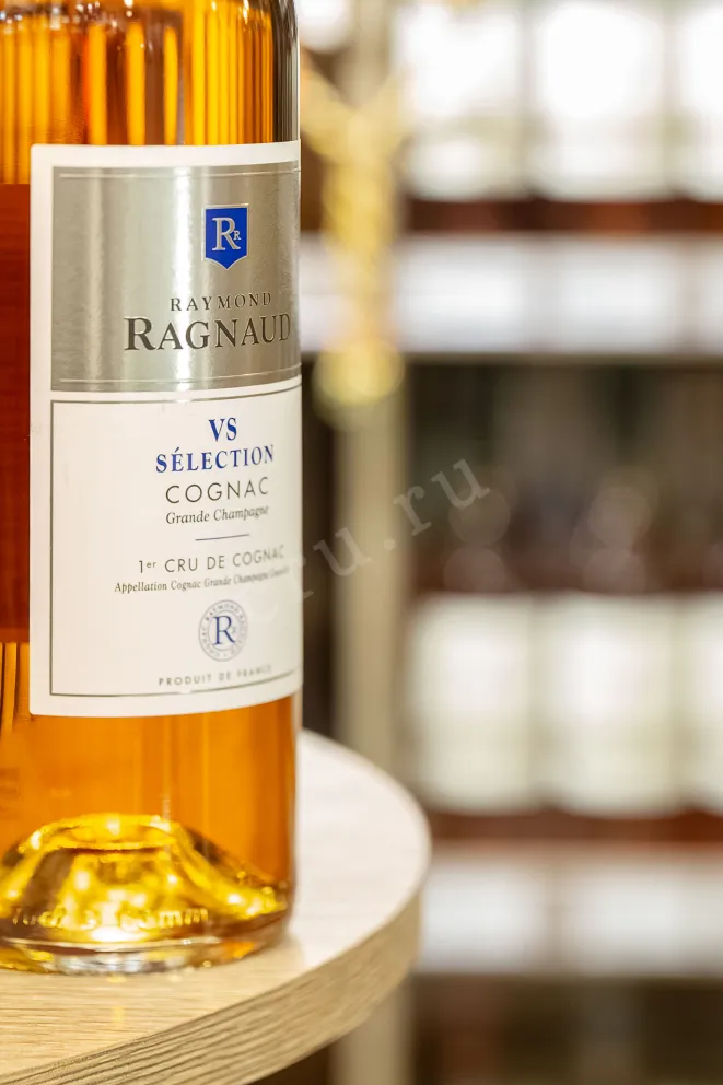 В магазине Крю Профи Raymond Ragnaud VS Grand Champagne 1er Cru De Cognac in gift box 0.7 л