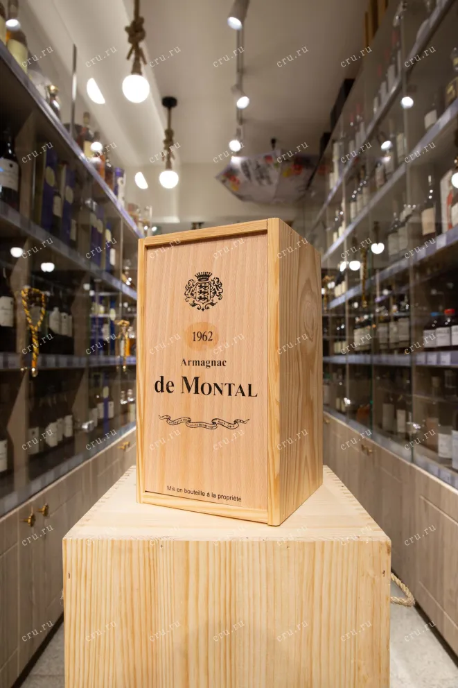 В магазине Крю Профи De  Montal 1962 0.7 л