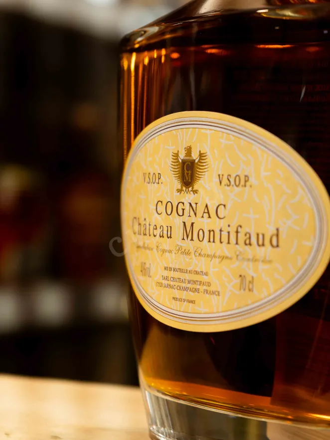 В магазине Крю Профи Chateau de Montifaud Petite Champagne VSOP in gift box 0.7 л