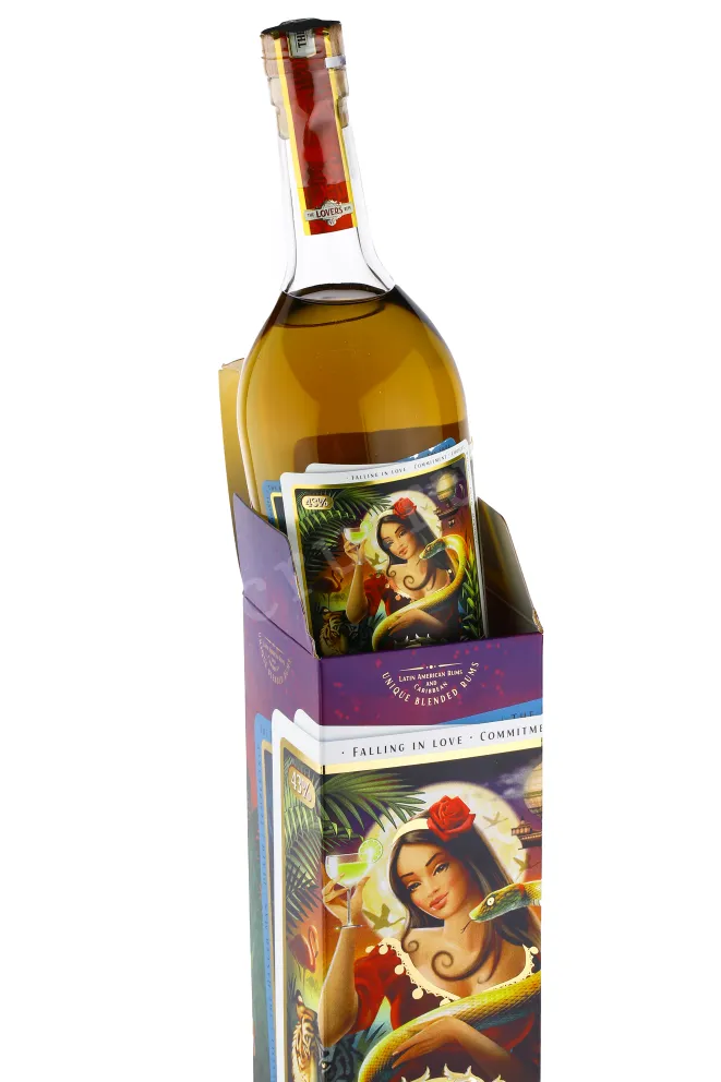 Бутылка рома Лаверс 0.7 в подарочной коробке