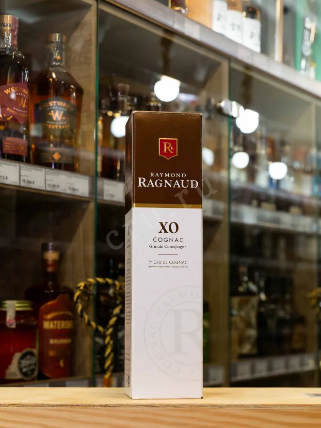 В магазине Крю Профи Raymond Ragnaud XO Grand Champagne 1er Cru De Cognac in gift box 0.7 л