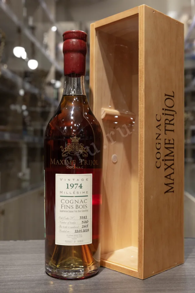 В магазине Крю Профи Maxime Trijol in wooden box 1974 0.7 л