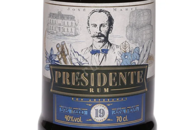 Этикетка Oliver Presidente Marti 19 years gift box 0.7 л