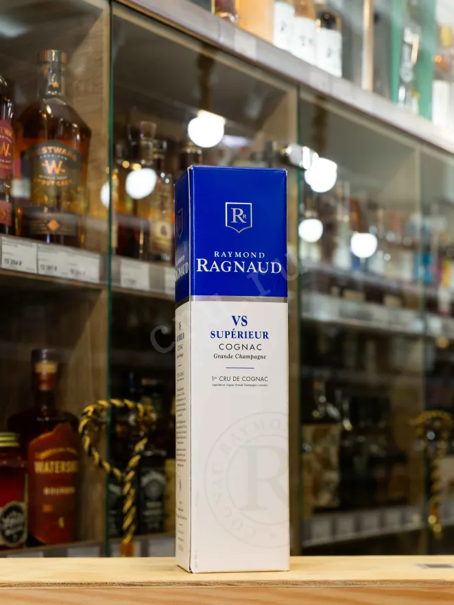 В магазине Крю Профи Raymond Ragnaud VS Grand Champagne 1er Cru De Cognac in gift box 0.7 л