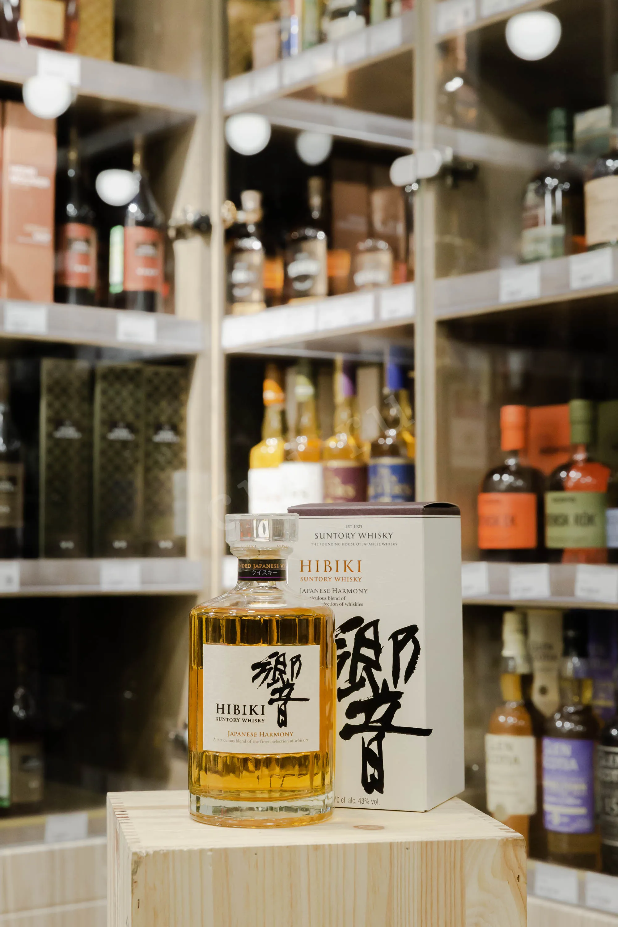 Hibiki Japanese Harmony with gift box 0.7 л купить - Японский