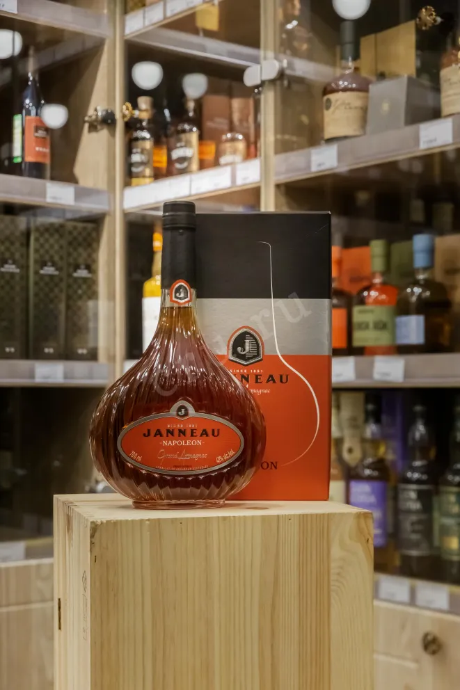 В магазине Крю Профи Janneau Napoleon 0.7 л