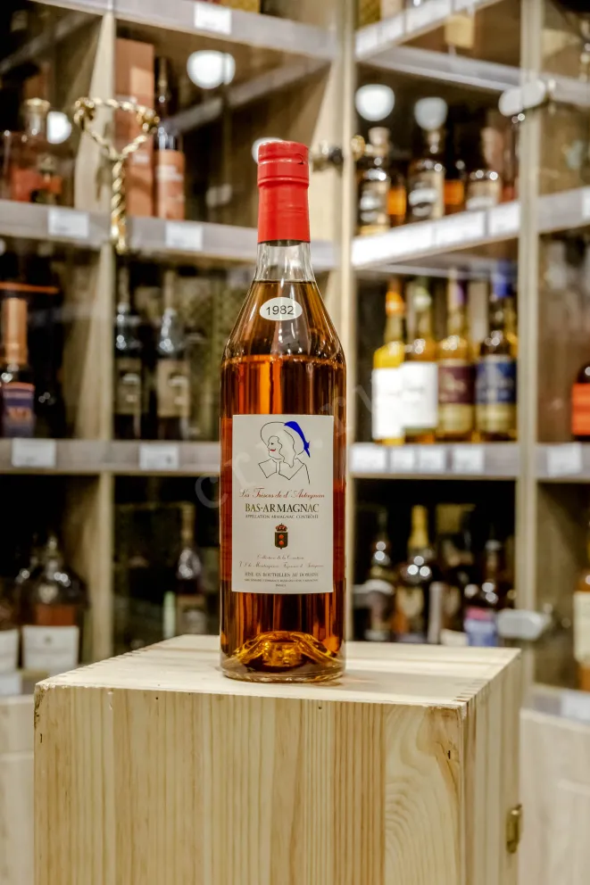 В магазине Крю Профи Domaine d'Esperance Les Tresors de d'Artagnan 1982 0.7 л