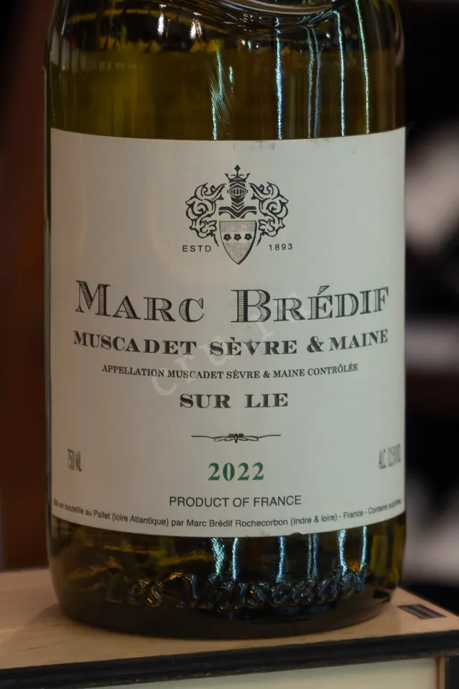 В магазине Крю Профи Marc Bredif Muscadet de Sevre et Maine Sur Lie AOC 2022 0.75 л