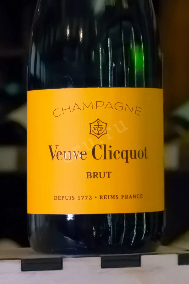 В магазине Крю Профи Veuve Clicquot Ponsardin 2019 0.375 л