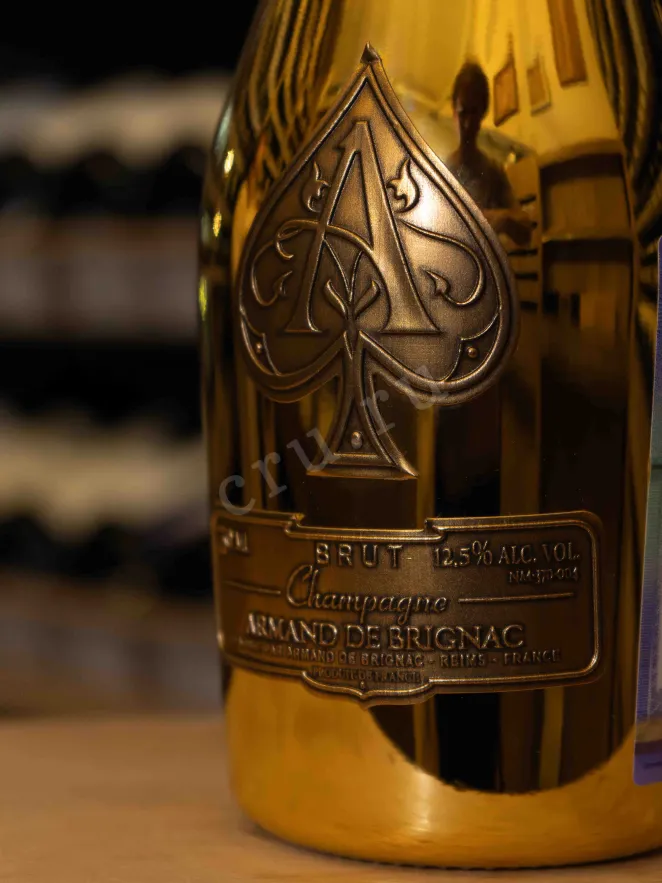 В магазине Крю Профи Armand de Brignac Brut in gift box with case 2021 0.75 л