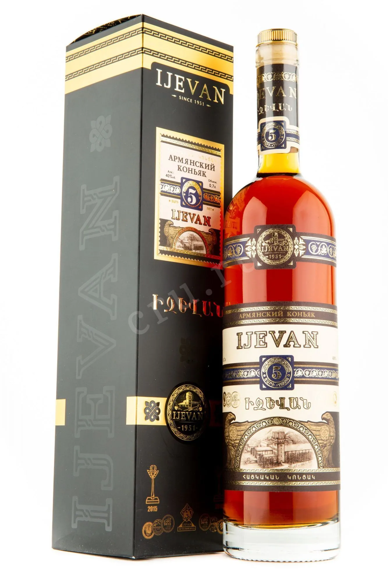 Фото — Коньяк Иджеван 5 лет в подарочной упаковке  0.7 л