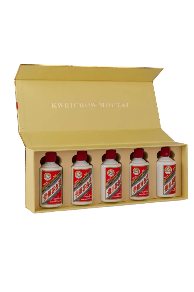 В подарочной коробке Kweichow Moutai gift box 0.05 л