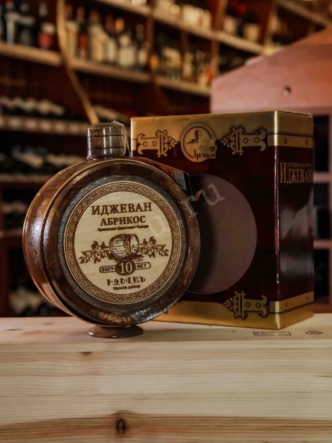 В магазине Крю Профи Ijevan Apricot 10 years in wooden barrel 0.7 л