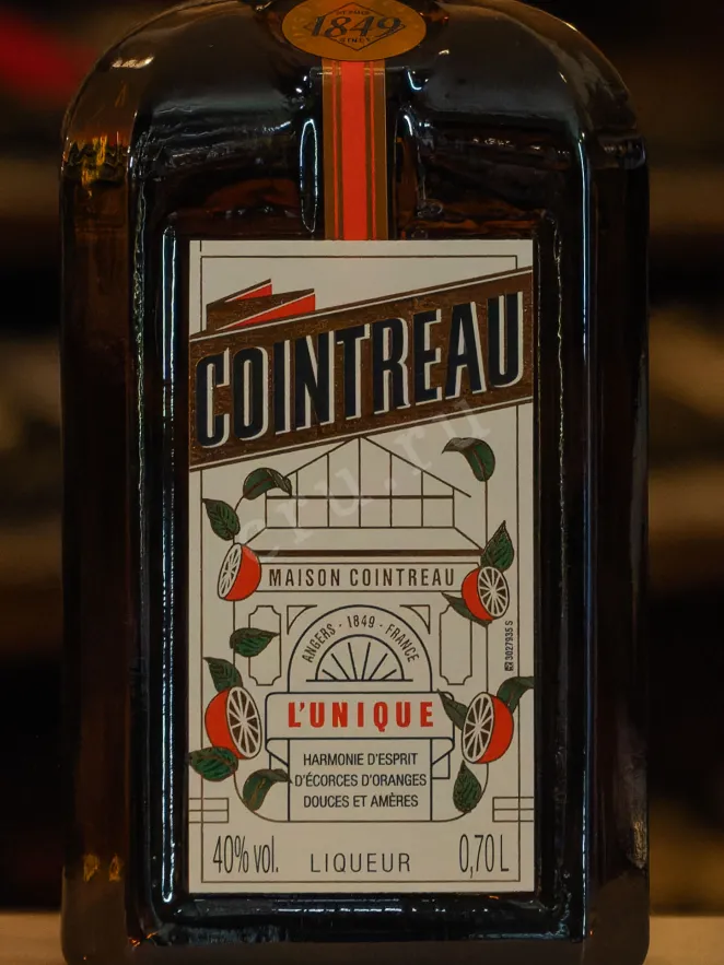 В магазине Крю Профи Cointreau 0.7 л