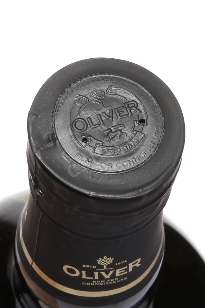 Пробка Oliver Presidente Marti 19 years gift box 0.7 л