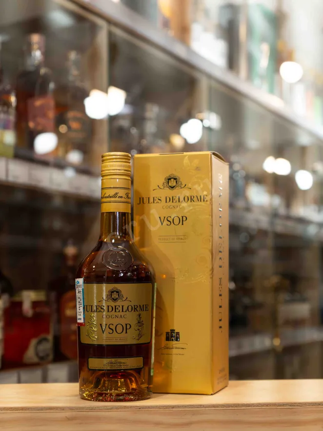 В магазине Крю Профи Jules Delorme VSOP in gift box 0.5 л
