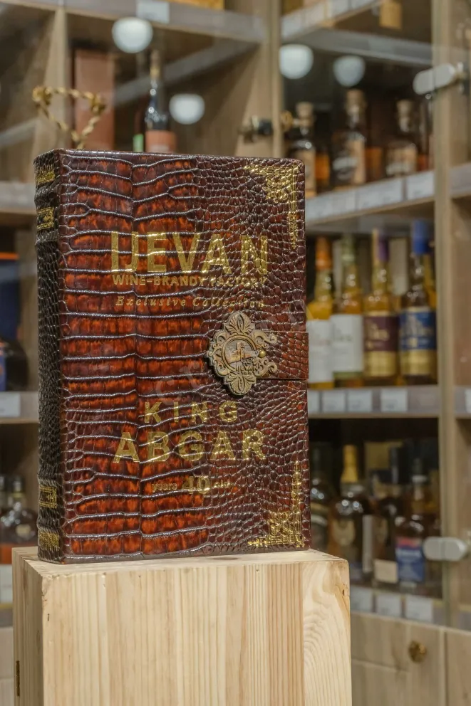 В магазине Крю Профи Ijevan King Abgar 40 years 0.7 л