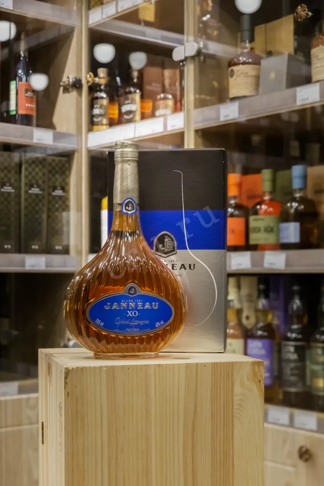 В магазине Крю Профи Janneau XO 0.7 л