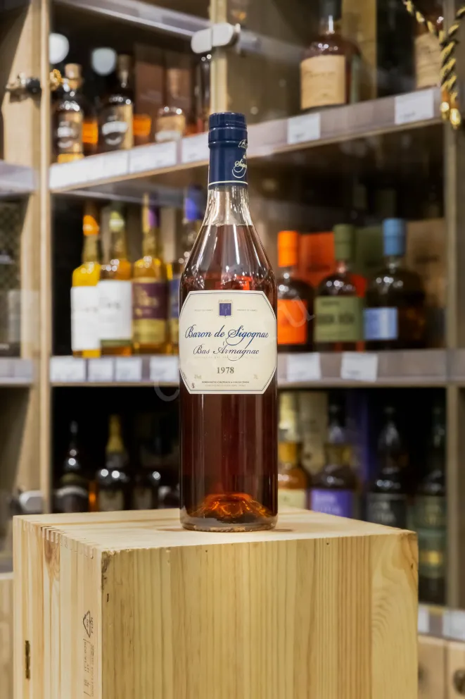 В магазине Крю Профи Baron de Sigognac wooden box 1978 0.7 л